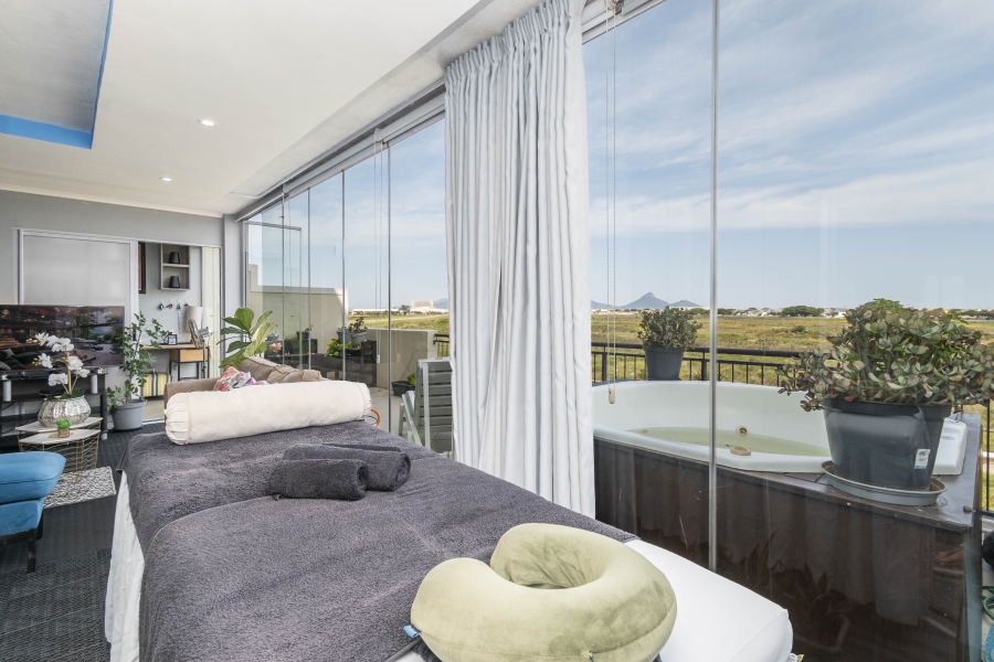 2 Bedroom Property for Sale in Royal Ascot Western Cape